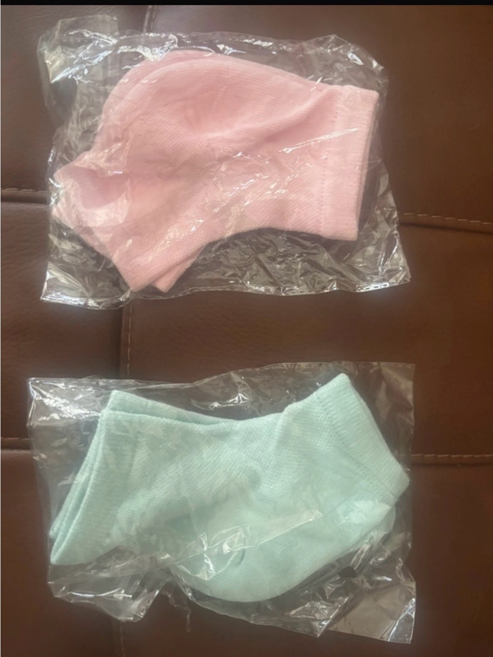 Set of 2 socks for healing cracked heels